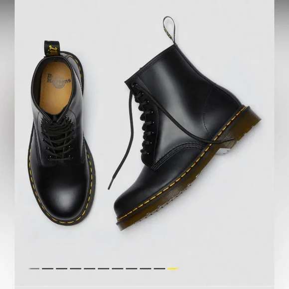 Dr. Martens 1460 Black Smooth Leather Combat Boot - Size Women’s 8, Men’s 7 - Picture 15 of 16